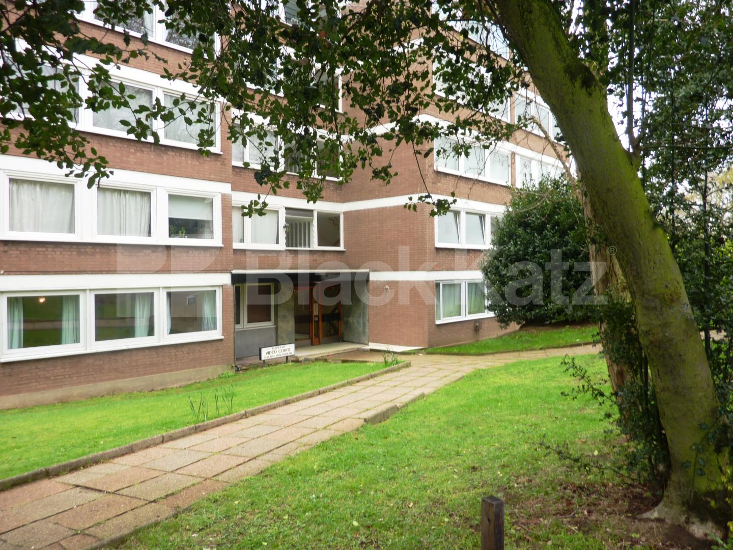 			NEW INSTRUCTION, 2 Bedroom, 1 bath, 1 reception Flat			 Mountview Road, CROUCH HILL-FINSBURY PARK